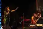 Aksi Steven and Coconutreez di Synchronize Fest