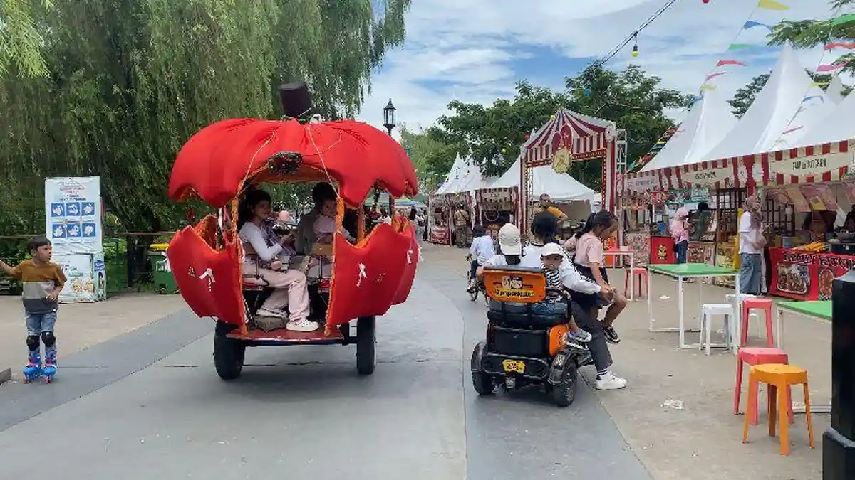 Taman Kota Murah Meriah di Bandung, Wisatawan Padati Kiara Artha Park Saat Libur Nataru