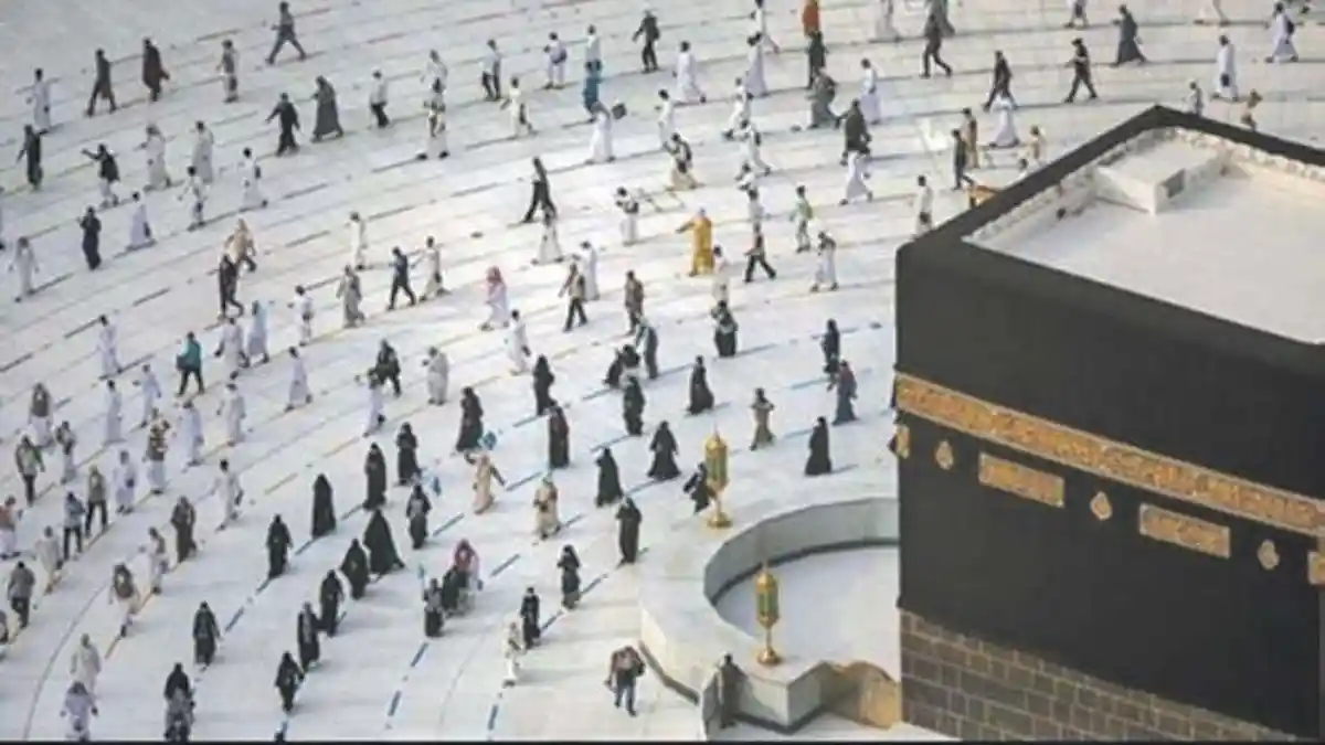Dilarang Menyentuh Ka’bah dan Hajar Aswad hingga Tak Ada Tawaf Sunat