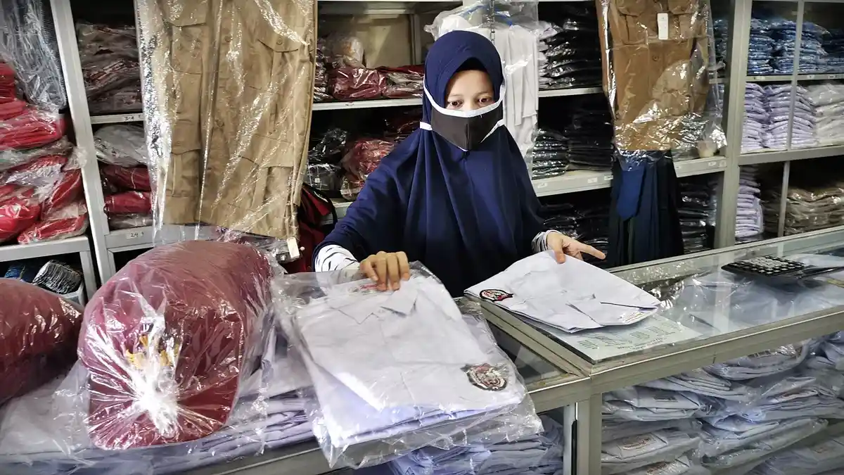 FOTO: Penjual Seragam Sekolah Menjerit - pedagang56.jpg
