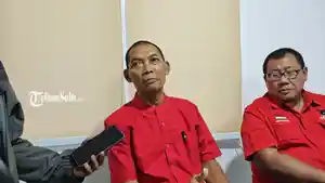 TAK-BISA-PASTIKAN-Plt-Ketua-DPC-PDIP-Solo-Teguh-Prakosa-saat-ditemui-Kamis-18122025.jpg