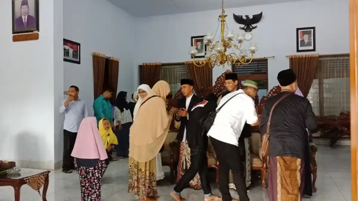 Bupati dan Wakil Bupati Batang Gelar Open House untuk Warganya