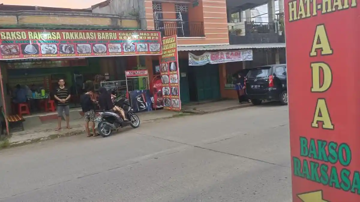 Ada Warung Bakso Raksasa di Takkalasi Barru, Harga Mulai Rp15 ribu