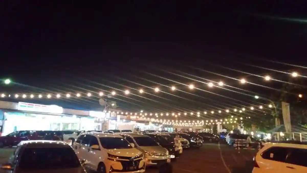 Kendaraan Pribadi Mulai Padati Rest Area KM 72 A Tol Cipularang Jelang Subuh di H-3 Lebaran