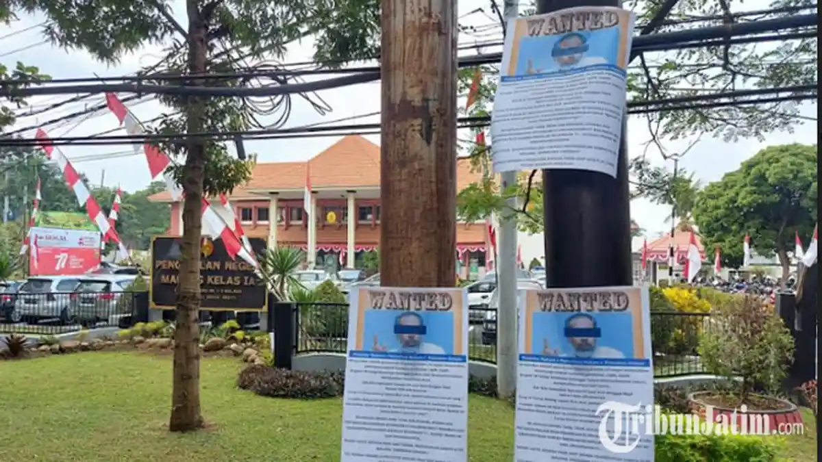 Sidang JE Pendiri SPI Batu Diwarnai Selebaran Misterius, Arist Merdeka Sirait Beri Respons Tertawa