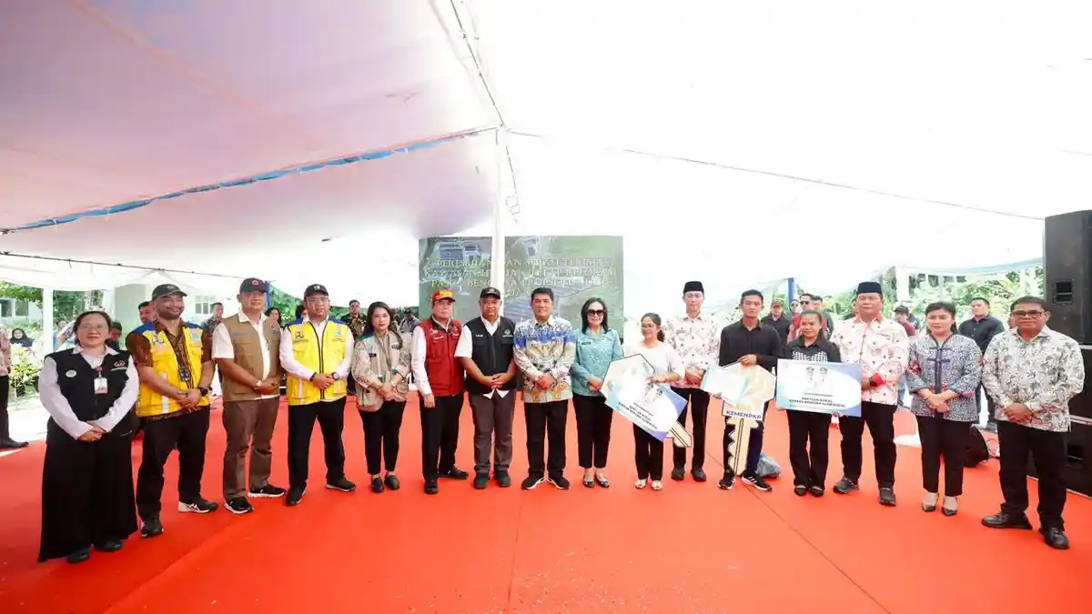 Gubernur Sulut YSK Serahkan Kunci Huntap untuk Pengungsi Gunung Ruang di Bolsel