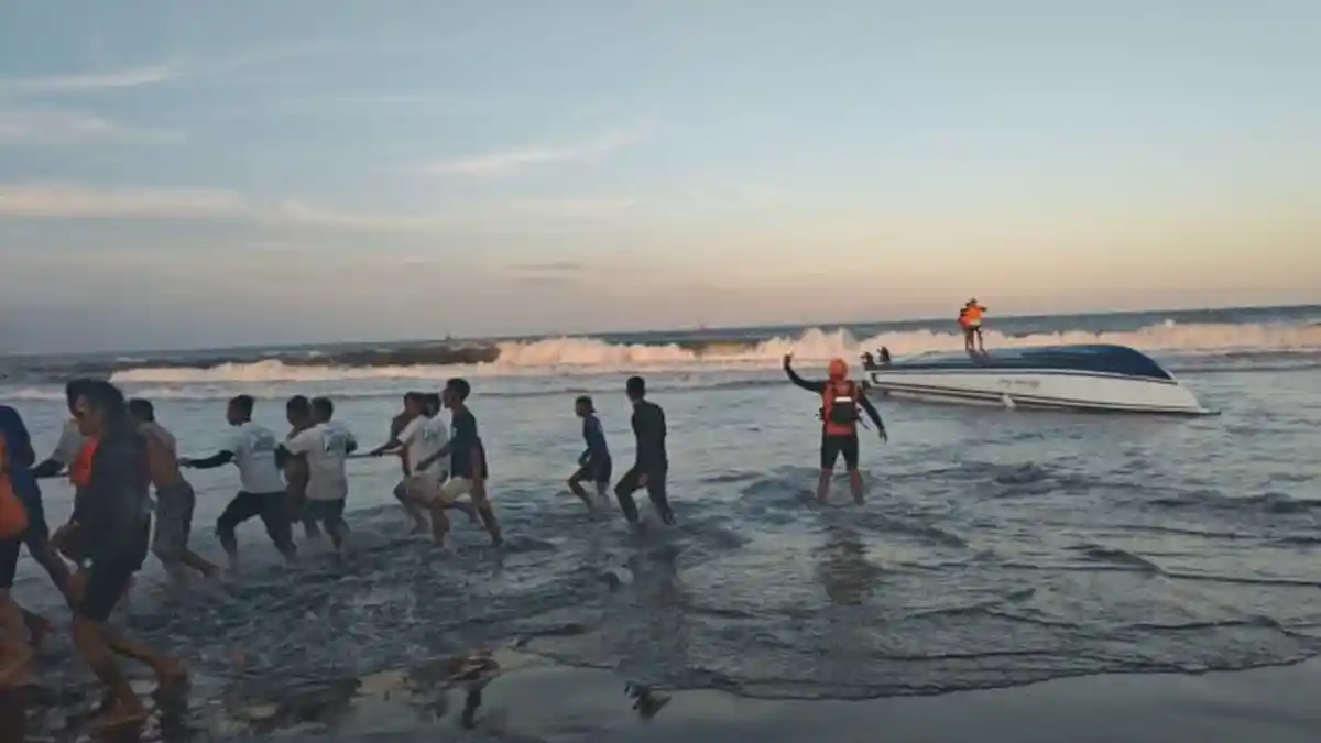 Detik-detik Fast Boat Terbalik di Pantai Matahari Terbit Bali, Tewaskan 2 WNA