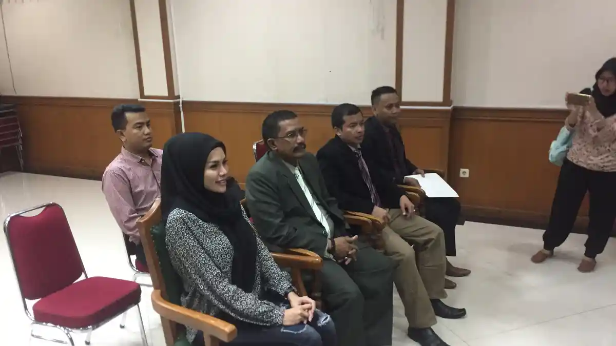 Dipo Latief Tak Pernah Datangi Sidang Isbat, Nikita Mirzani: Enggak Kelar Kelar!