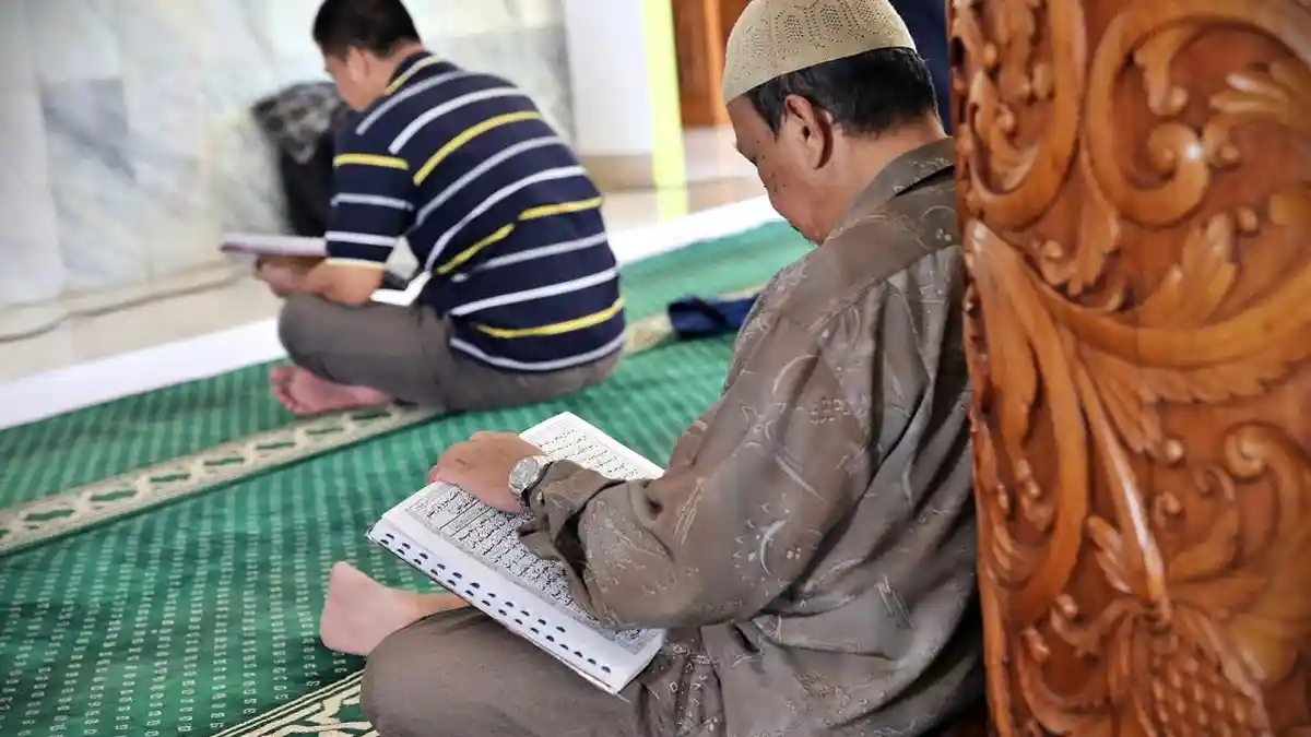 5 Keutamaan Surat Al Kahfi yang Perlu Dibaca di Malam dan Hari Jumat