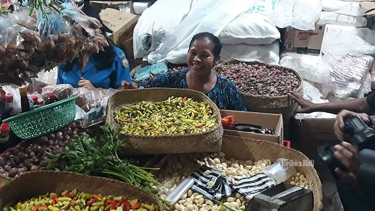 Jelang Galungan Disperindag Denpasar Sidak Pedagang Pasar Kreneng, Ini Hasilnya