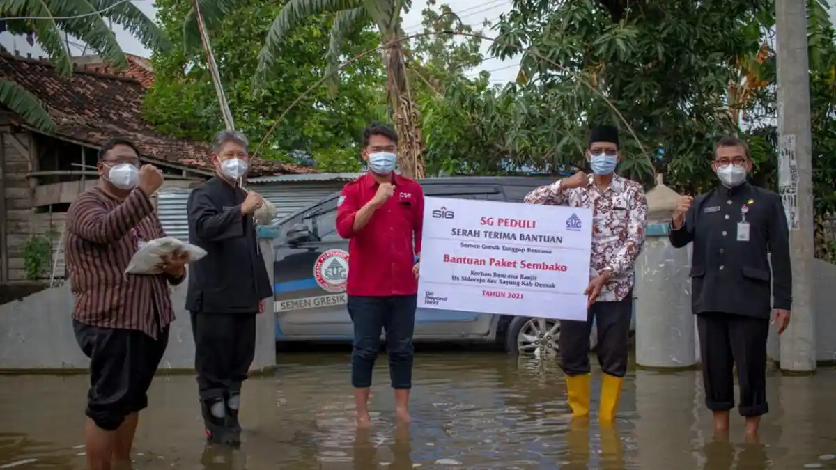 Gerak Cepat, Semen Gresik Salurkan Bantuan Logistik dan APD untuk Korban Banjir Demak