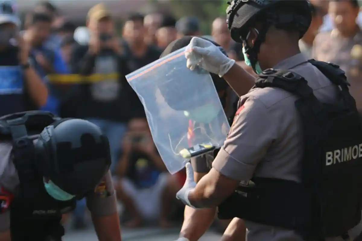 BREAKING NEWS - Lurah Way Halim Pastikan Pemilik Rumah Tak Terkait dengan Jaringan Teroris