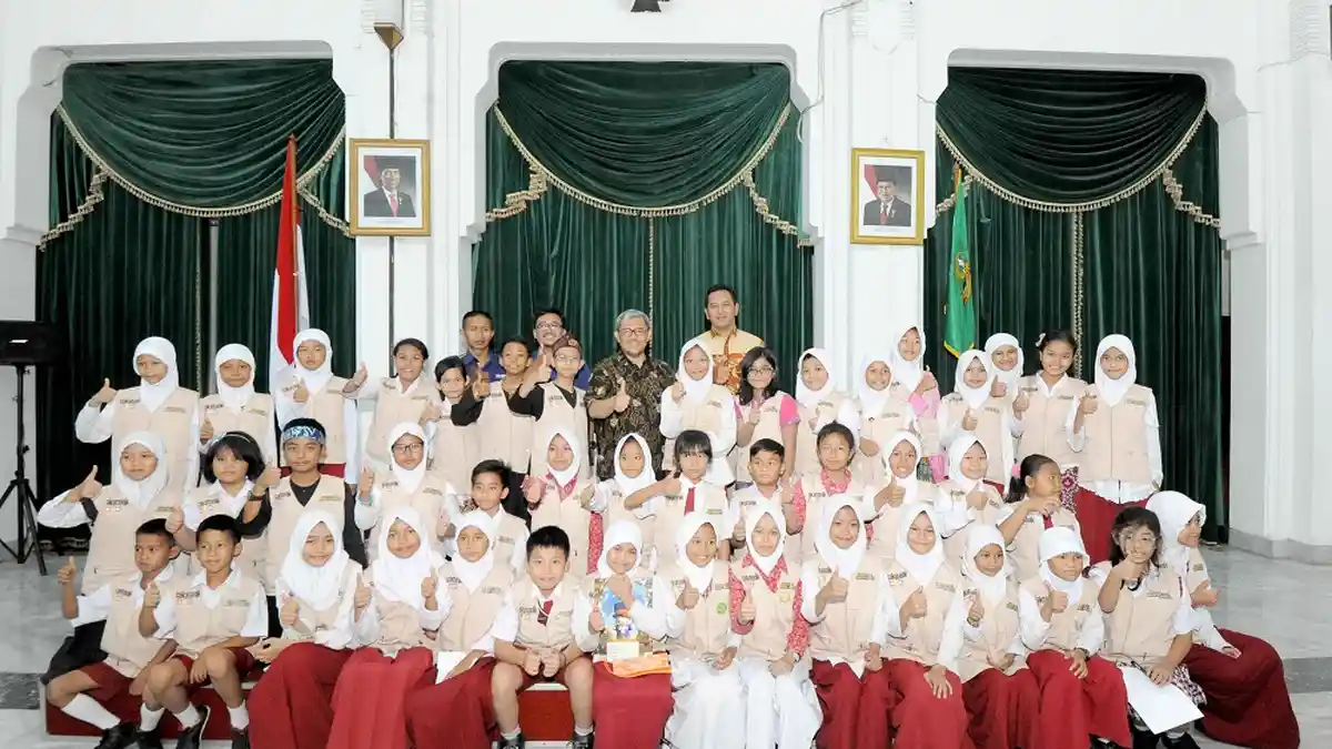 Aher Kedatangan Tamu Reporter Cilik