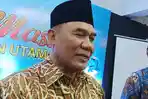 Politisi-senior-Gerindra-Bambang-Haryo-Soekartono-saat-dikonfirmasi-di-Surabaya-Jumat-572024.jpg