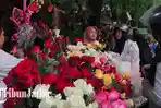 Perayaan Hari Valentine, Pasar Bunga di Jalan Kayoon Surabaya Diserbu Pengunjung