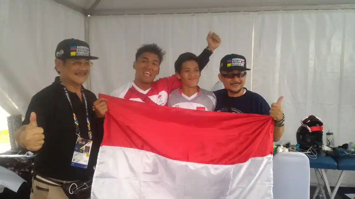 Timnas Balap Sepeda Indonesia Torehkan Dua Emas