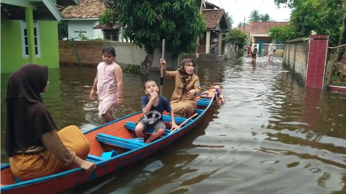 Pemukiman Purna Jaya Kayuagung Tergenang Banjir 1 Meter, Anak-anak Mulai Gatal-gatal