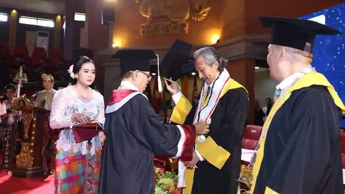 Dua Guru Besar STAHN Mpu Kuturan Dikukuhkan, Dirangkaikan Wisuda 129 Mahasiswa
