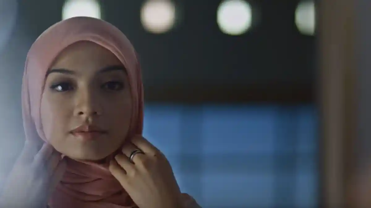 Kocak! Ternyata Ini yang Dilakukan Raline Shah Kalau Lagi Kepanasan!