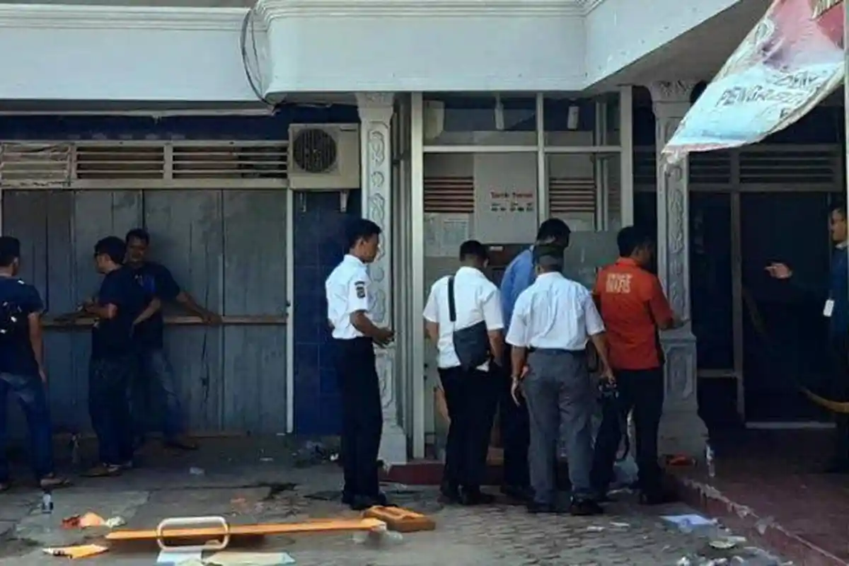 Perampok Tarik Mesin ATM Pakai Toyota Avanza di Lampung, Cuma Dapat Uang Reject Rp 1 Juta