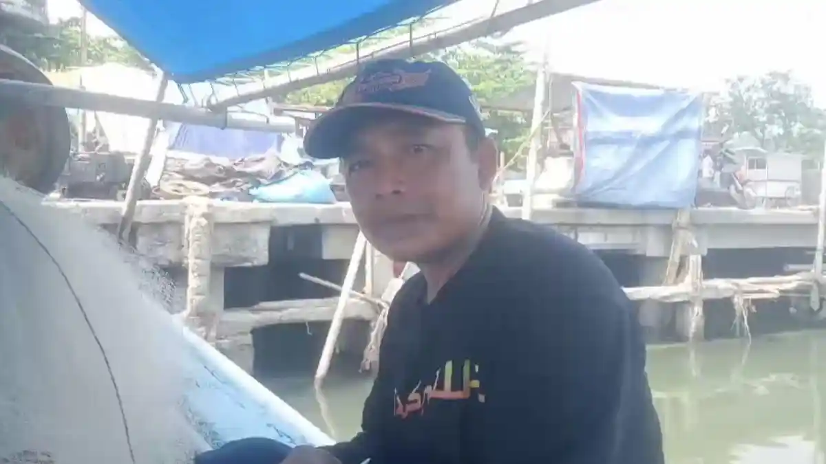 Gunung Anak Krakatau Siaga, Nelayan Ucok Tetap Mengarungi Laut Cari Nafkah - Tribunlampung.co.id