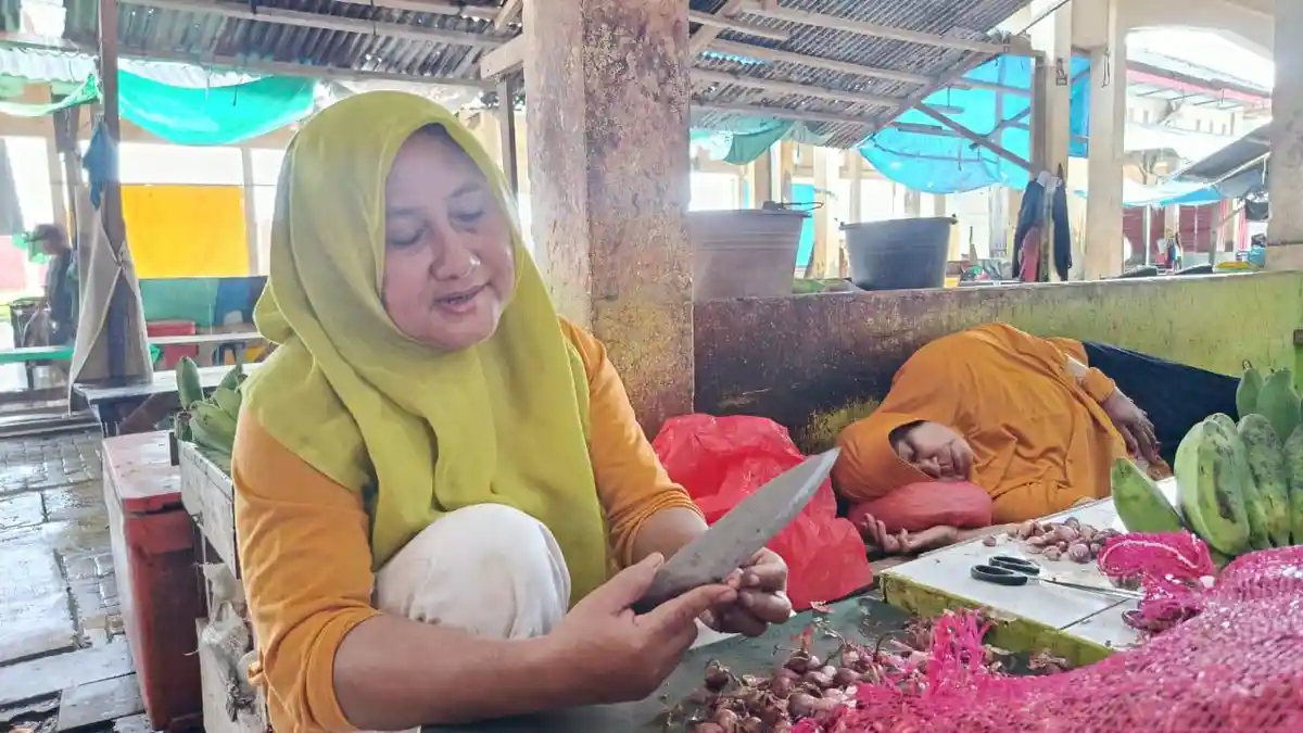 100 Hari Pimpin SBT, Pedagang di Pasar Bula Akui Pemerintahan Fachri-Vitho Amburadul