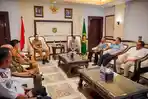 Wali-Kota-Medan-Rico-Tri-Putra-Bayu-Waas-menyambut-kalangan-buruh.jpg