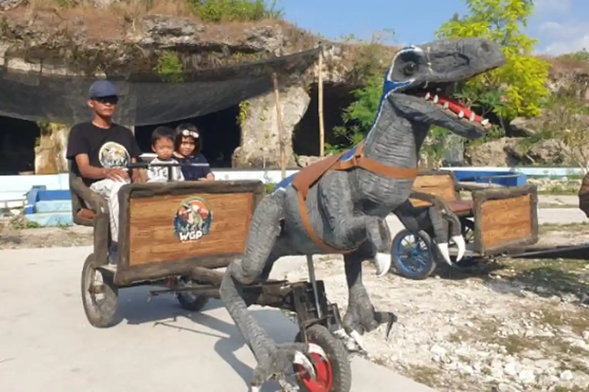 Usung Konsep 'Zaman Batu', Serunya Berlibur di Dino Park Wisata Gunung Pundut Gresik