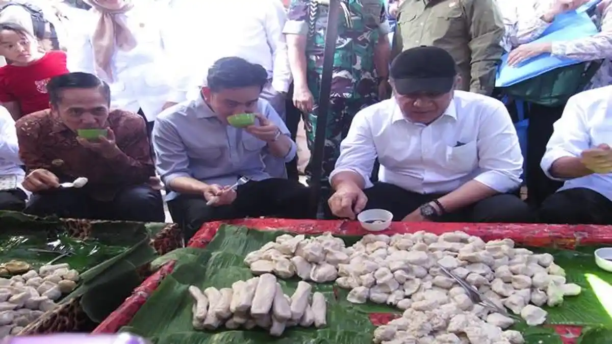 'Kok Beda Sama di Jakarta' Komentar Gibran Usai 'Ngirup' Cuko Pempek Tumpah Palembang