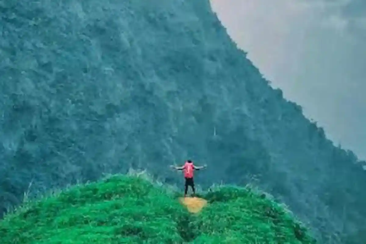 Antisipasi Cuaca Ekstrem, Petugas Tahura R Soerjo Mojokerto Berpatroli di Jalur Wisata Pendakian - patroli-wisata-pendakian-Mojokerto1.jpg