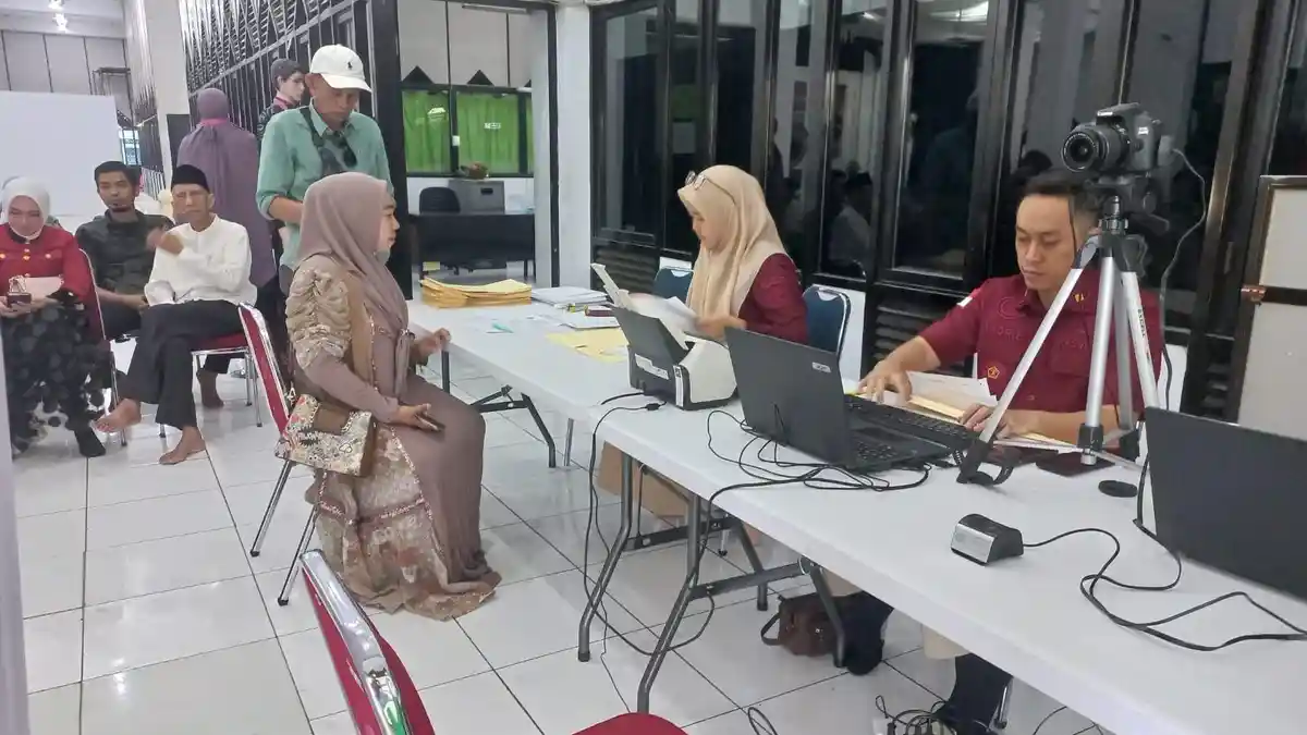 Kantor Imigrasi Makassar Buka Layanan Eazy Paspor di Halaman Masjid Al-Markaz