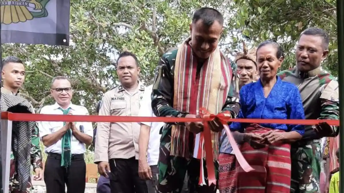 Rumah Perempuan Tuna Netra Direnovasi Satgas Perbatasan RI Timor Leste