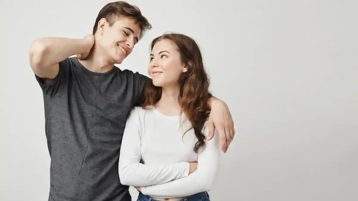 Apa Arti Love Language Physical Touch? Kenali Tanda-tanda Bahasa Cinta Lewat Sentuhan Romantis