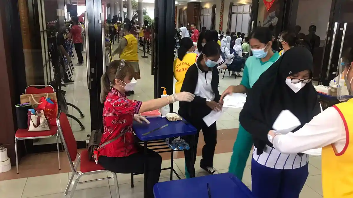 Cerita Pelajar Ikut Vaksinasi yang Diadakan Binda Kepri, Minta Diantarkan Ayah Walau Hujan Lebat