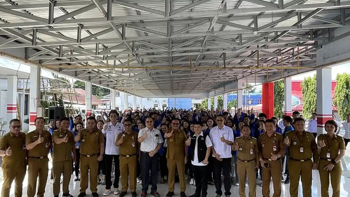 Mahasiswa KKN Unima di Kota Bitung Teriak Yel-Yel Maju Banteng, Dukung Maurits Mantiri