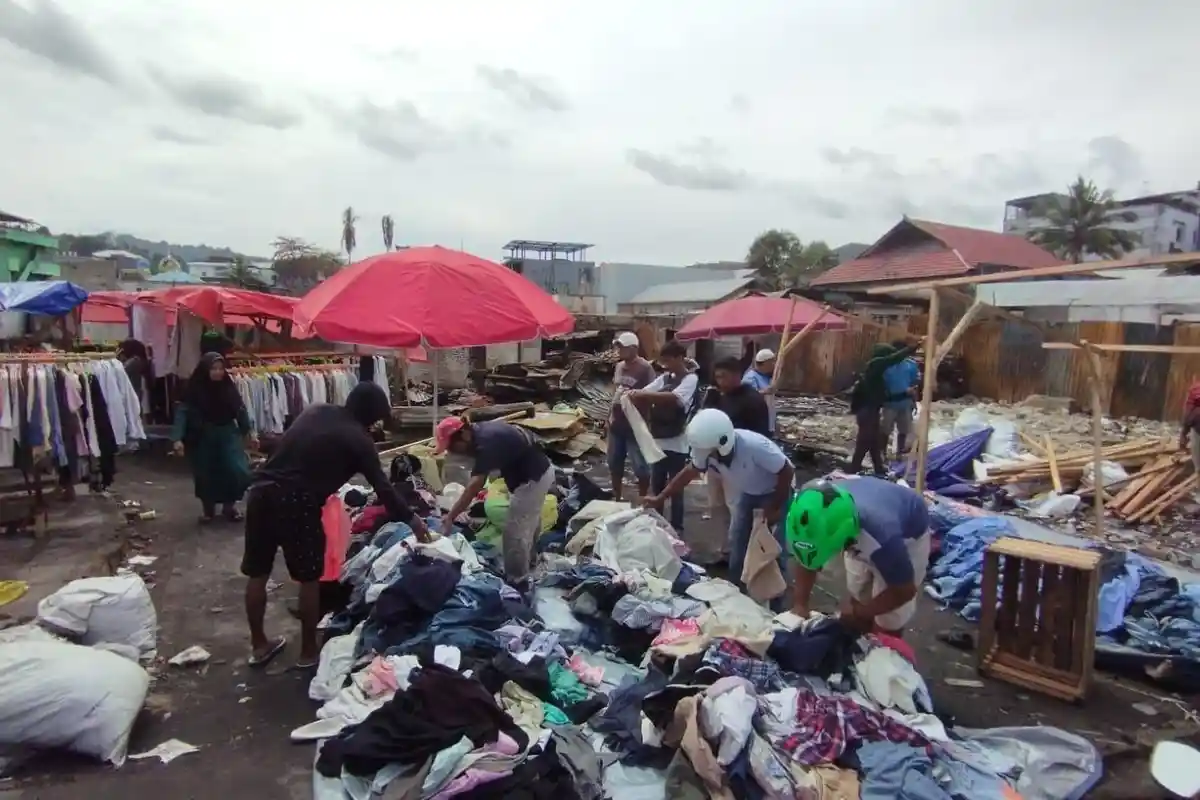 Bangun Lapak Darurat, Pedangang Lorong Tahu Mardika Mulai Berjualan