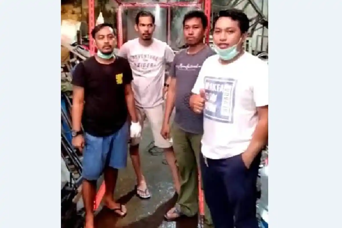 Cegah Covid-19, Alumni Teknik Mesin Unhas 2007 Buat Bilik Disinfektan