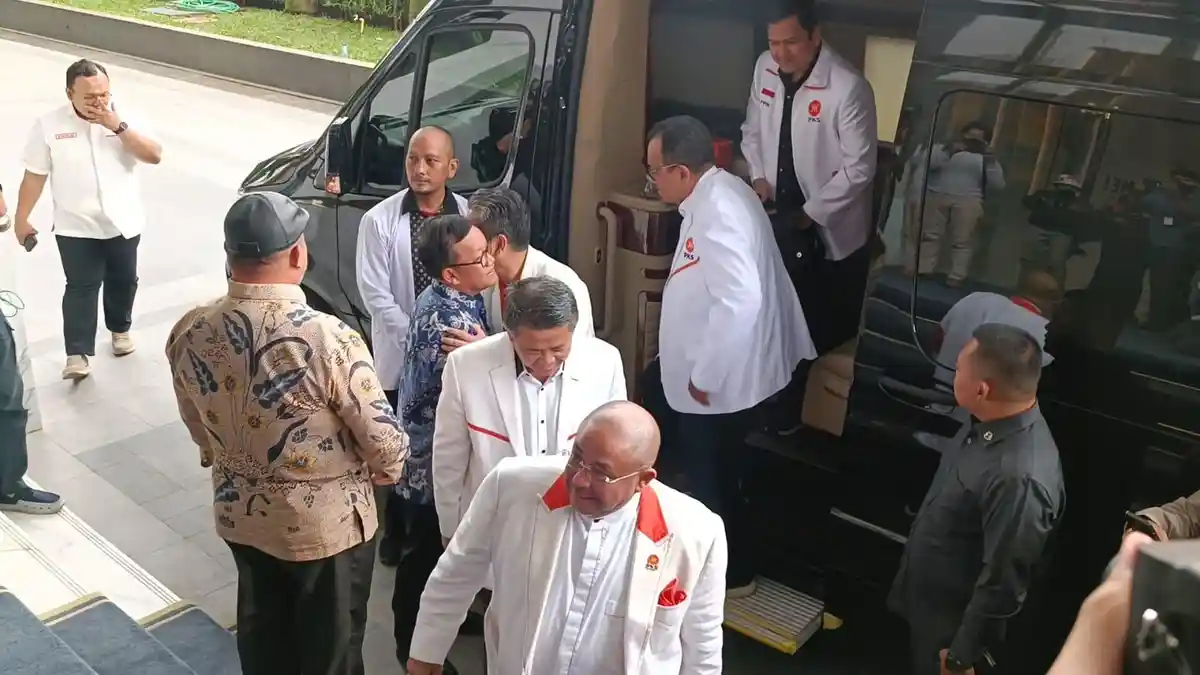 2 Jam Bertemu Surya Paloh, Sohibul Iman Ngaku Diskusi High Politik
