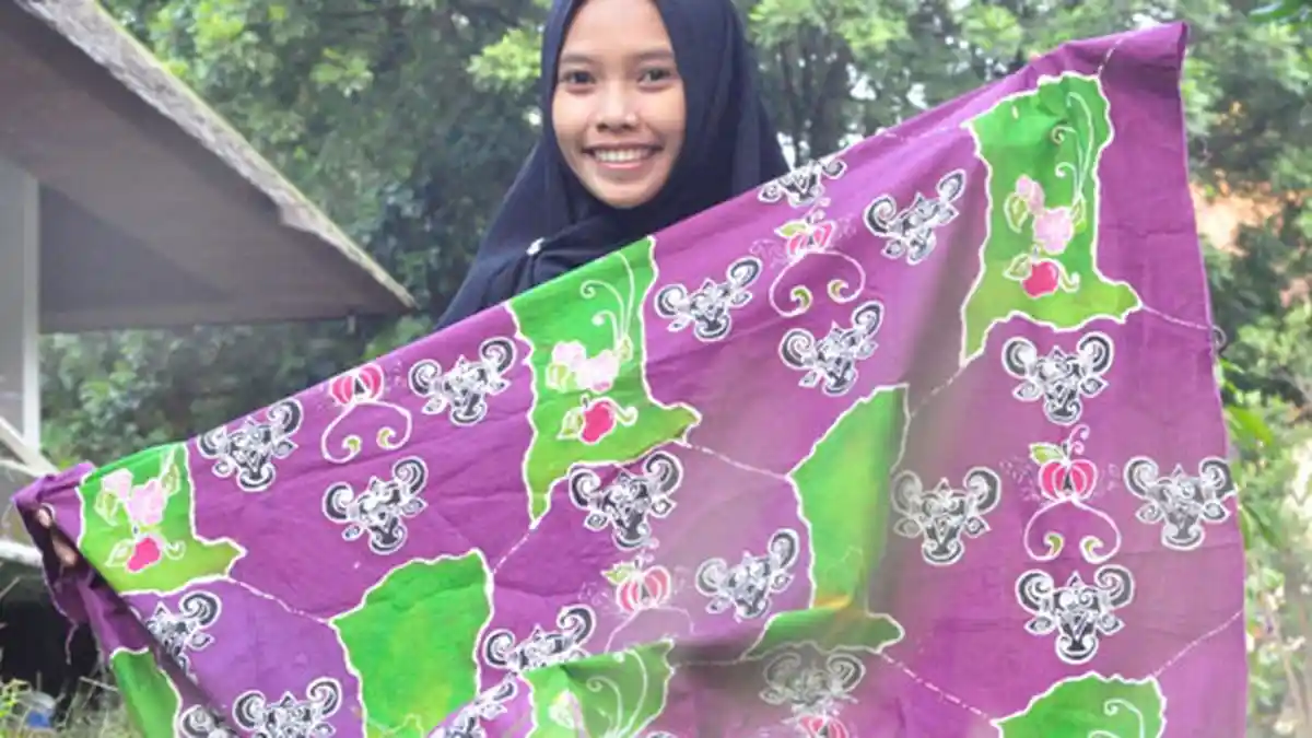 Mahasiswa Universitas Negeri Malan Ciptakan Batik Unik