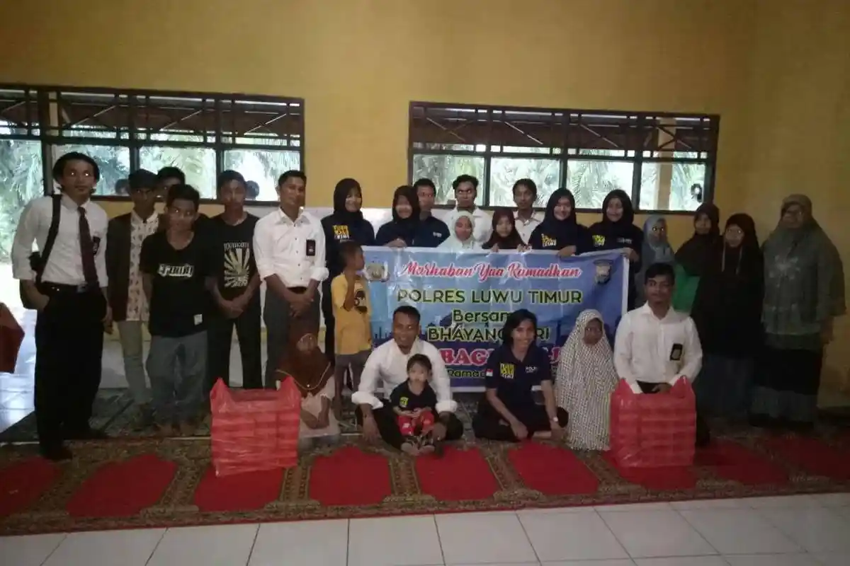 Polres Luwu Timur Bagi-bagi Takjil di Panti Asuhan Darussalam