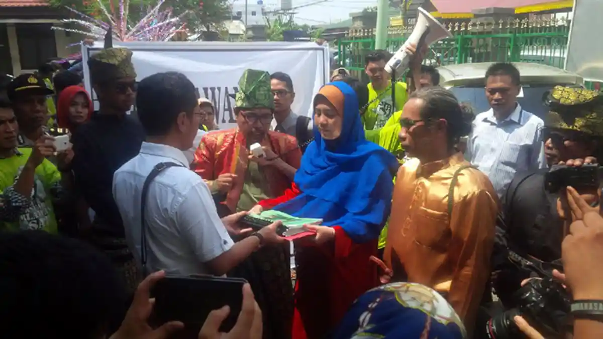 Gugatan Bencana Asap Riau Diantar ke PN Layaknya Prosesi Pernikahan