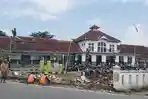 Tata Kawasan Depan Stasiun Tegal, PT KAI Bongkar Pagar dan Area Parkir, Rencana Untuk Ini  