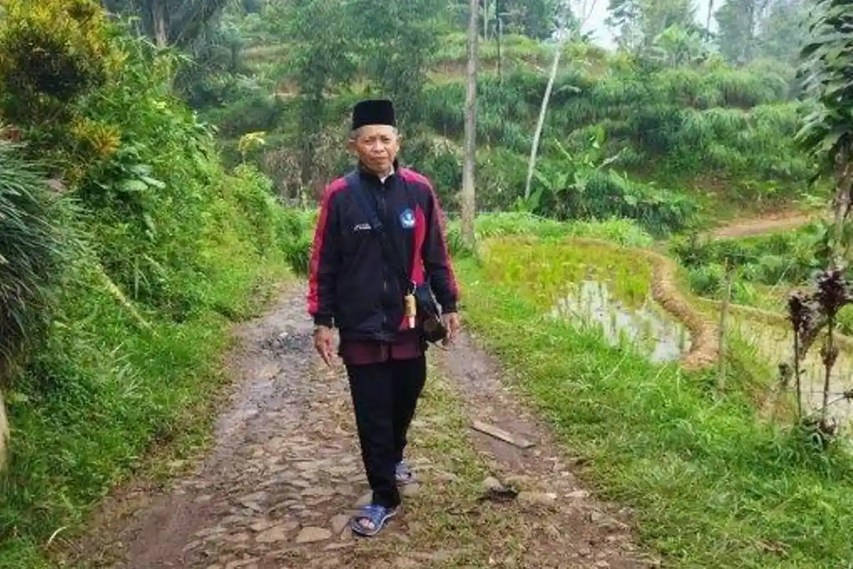 Kisah Hadjarudin Mengabdi Jadi Guru Honorer Selama 52 Tahun, Pernah Digaji Rp 10 Ribu Per Bulan