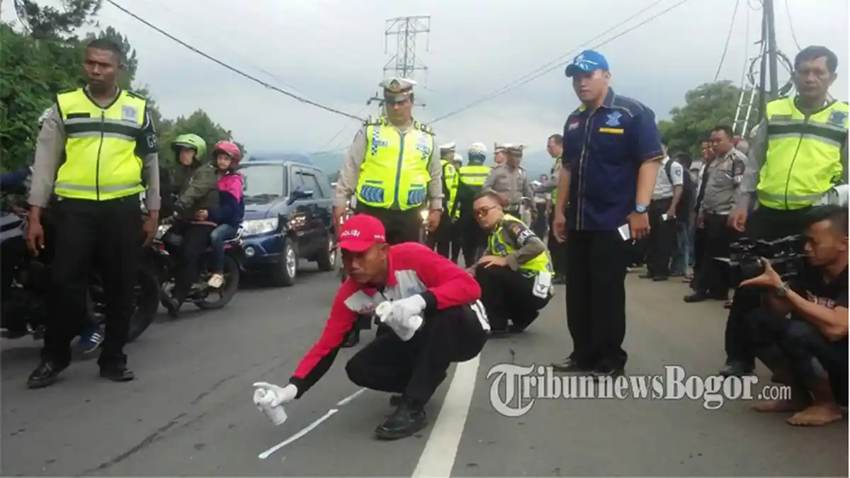 Polisi Gelar Olah TKP Kecelakaan Maut di Jalur Puncak Cipanas, Arus Lalu Lintas Ditutup Sementara