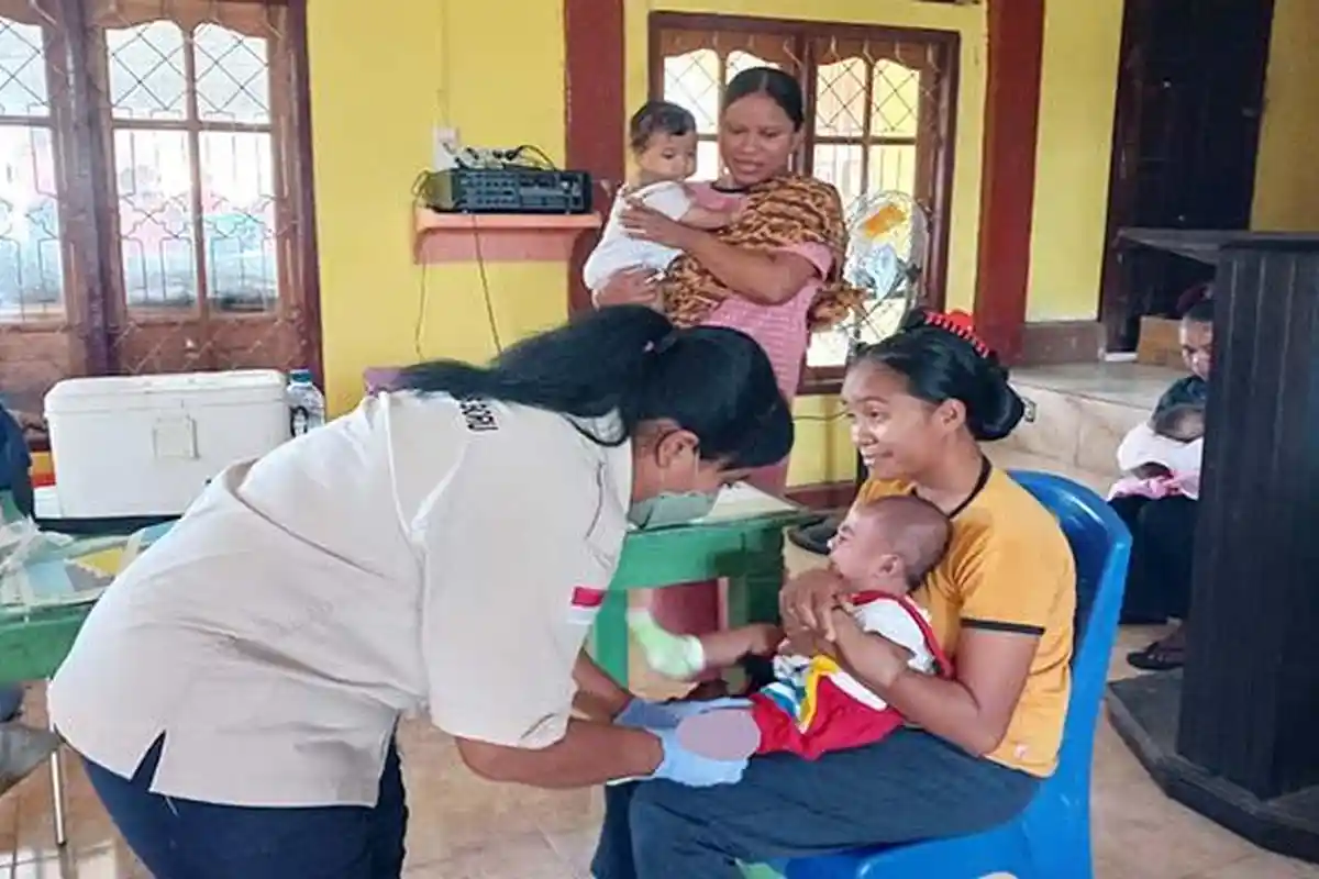 Perjuangan Nakes Puskesmas Boru dari Posko hingga Zona Bahaya Gunung Lewotobi di Flores Timur NTT