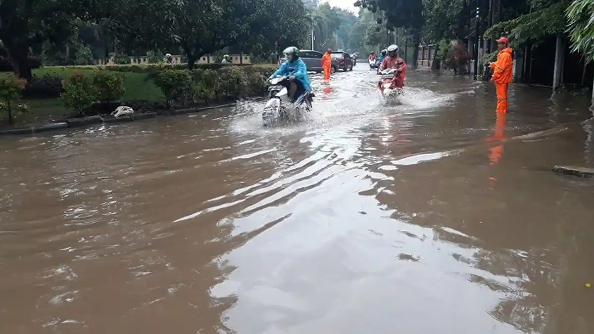 Jakarta Diguyur Hujan Deras, 6 RT di Ibu Kota Tergenang Air hingga 1 Meter