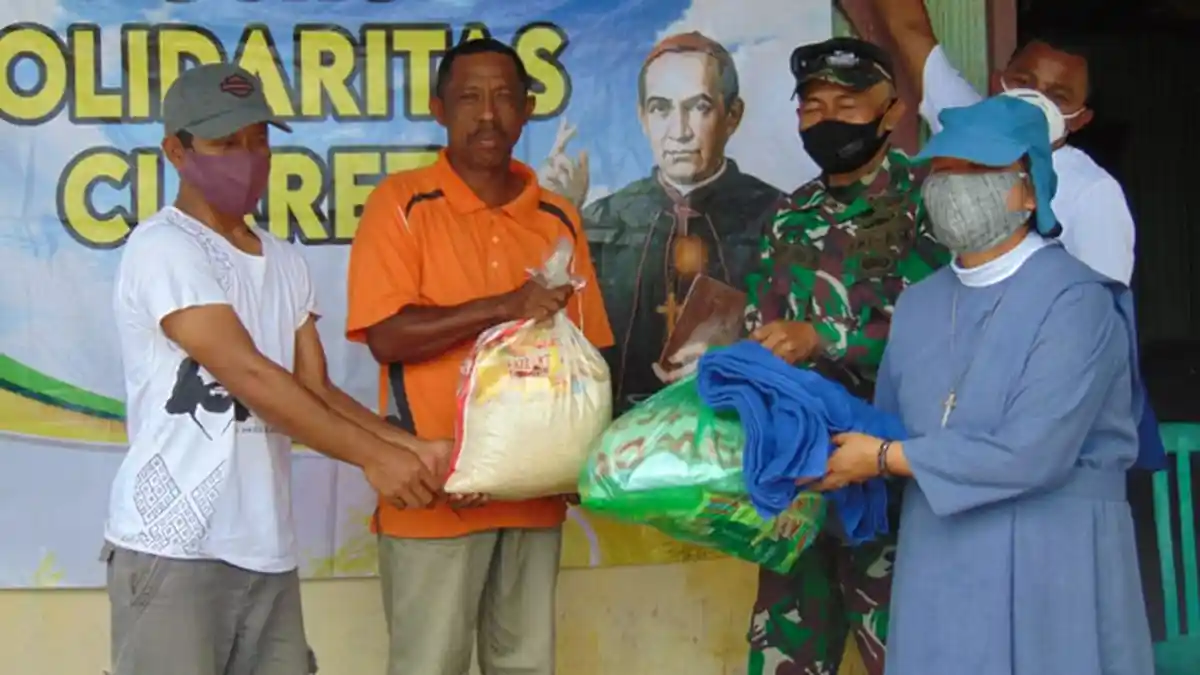 Yonif RK 744/SYB dan Forum PPA Belu Bagi Bantuan Buat Korban Bencana