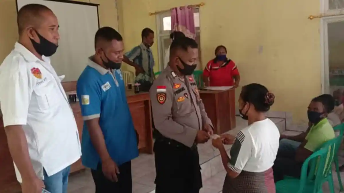 Salurkan BLT Desa, Kades Tes Minta KPM Terlibat Dalam Program Padat Karya Tunai Desa