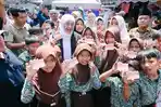 Gubernur Khofifah Gelar Baksos di Pantai Slopeng, Ada Khitan Massal hingga Cek Kesehatan Gratis