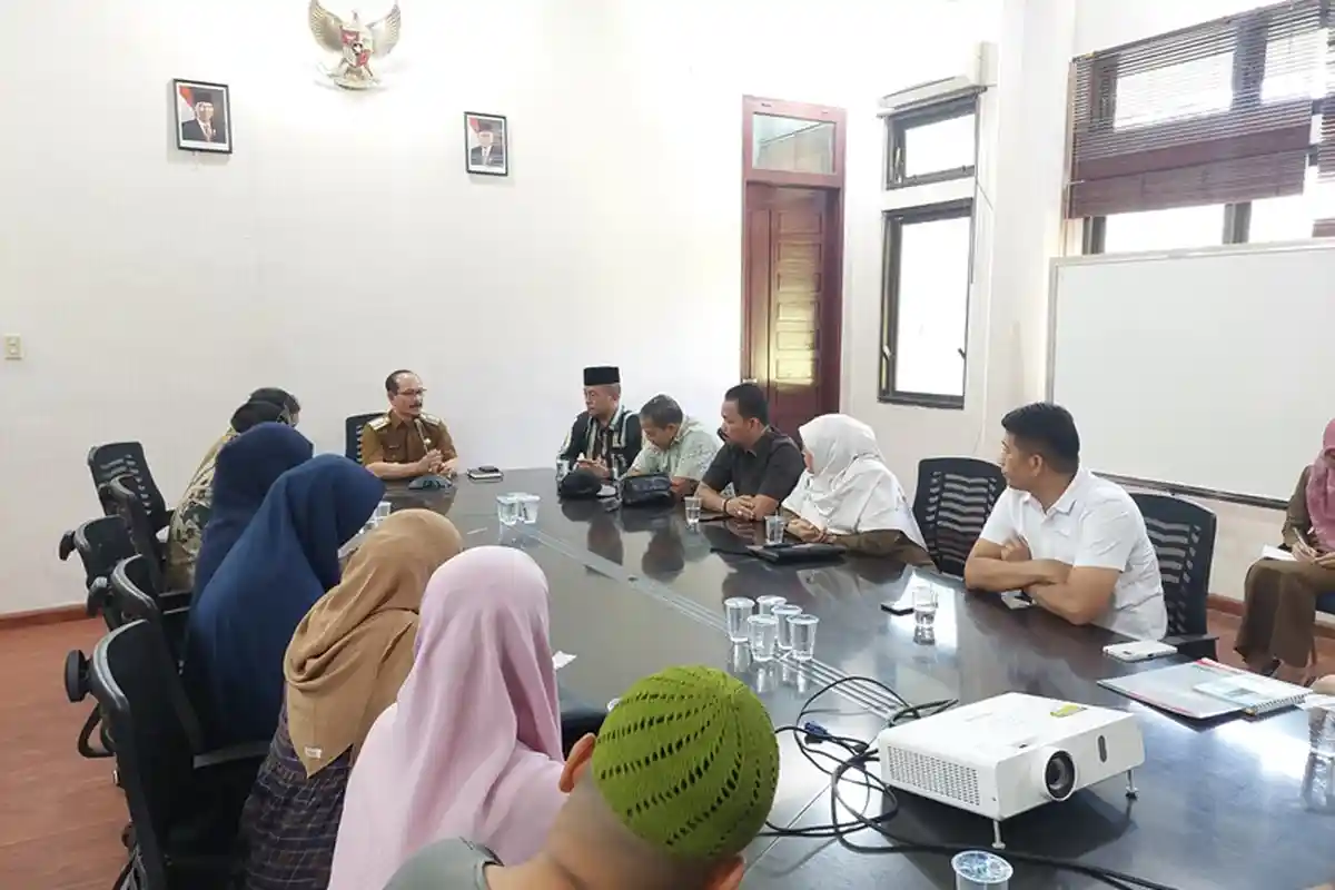 Mantan PDPK Menangis di Depan Pj Bupati, Tenaga Kontrak 3.870 Orang